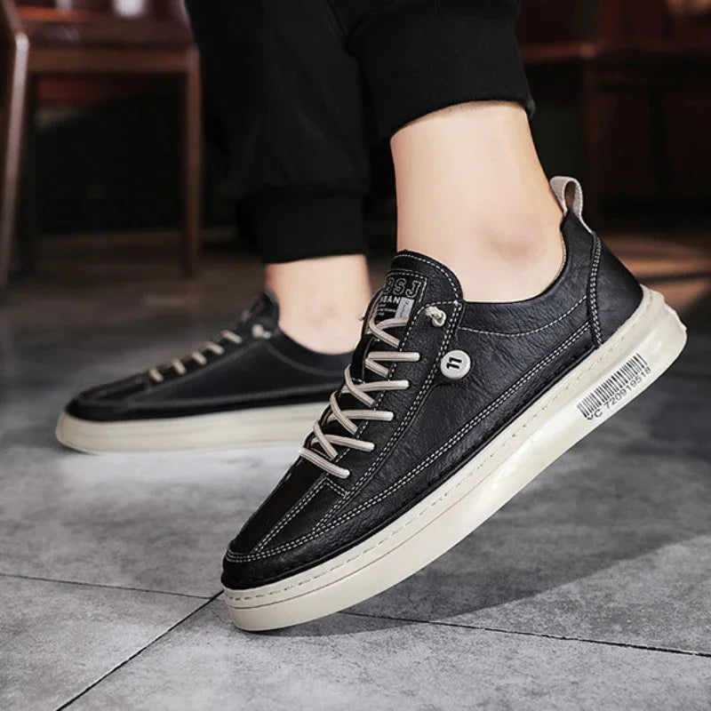 Novo casual masculino de couro: antiderrapante: moda confortável tênis, solado plano