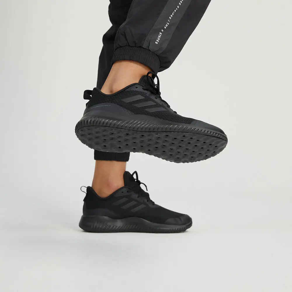 Adidas ALPHACOMFY com BOUNCE Tech: tênis de corrida, malha respirável, tecnologia para amortecimento e conforto.