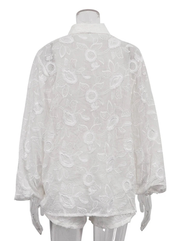 Conjunto feminino duas peças: moda primavera/verão com shorts solto e camisa longa