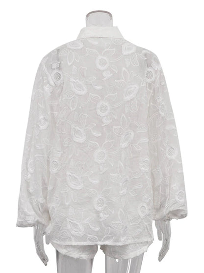 Conjunto feminino duas peças: moda primavera/verão com shorts solto e camisa longa