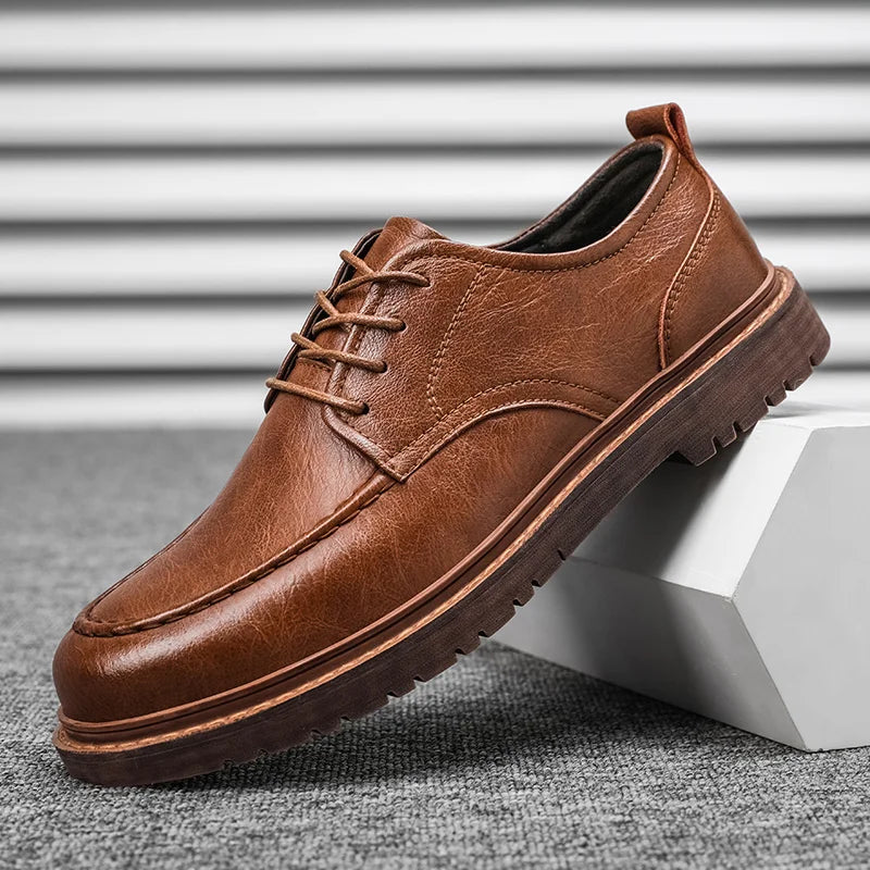 Sapato Masculino Brogue de couro: casual, de couro genuíno.