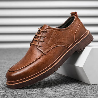 Sapato Masculino Brogue de couro: casual, de couro genuíno.