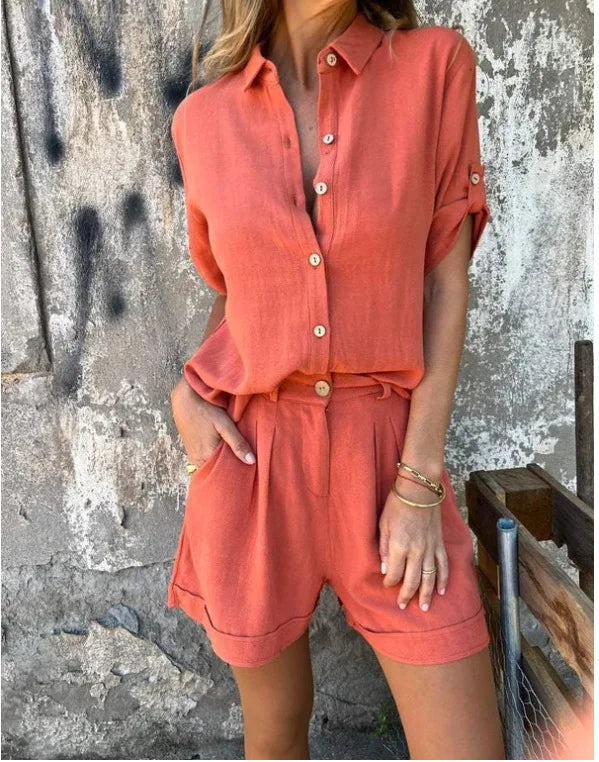 Conjunto duas peças algodão e linho: camisa com lapela, botão, manga curta + shorts