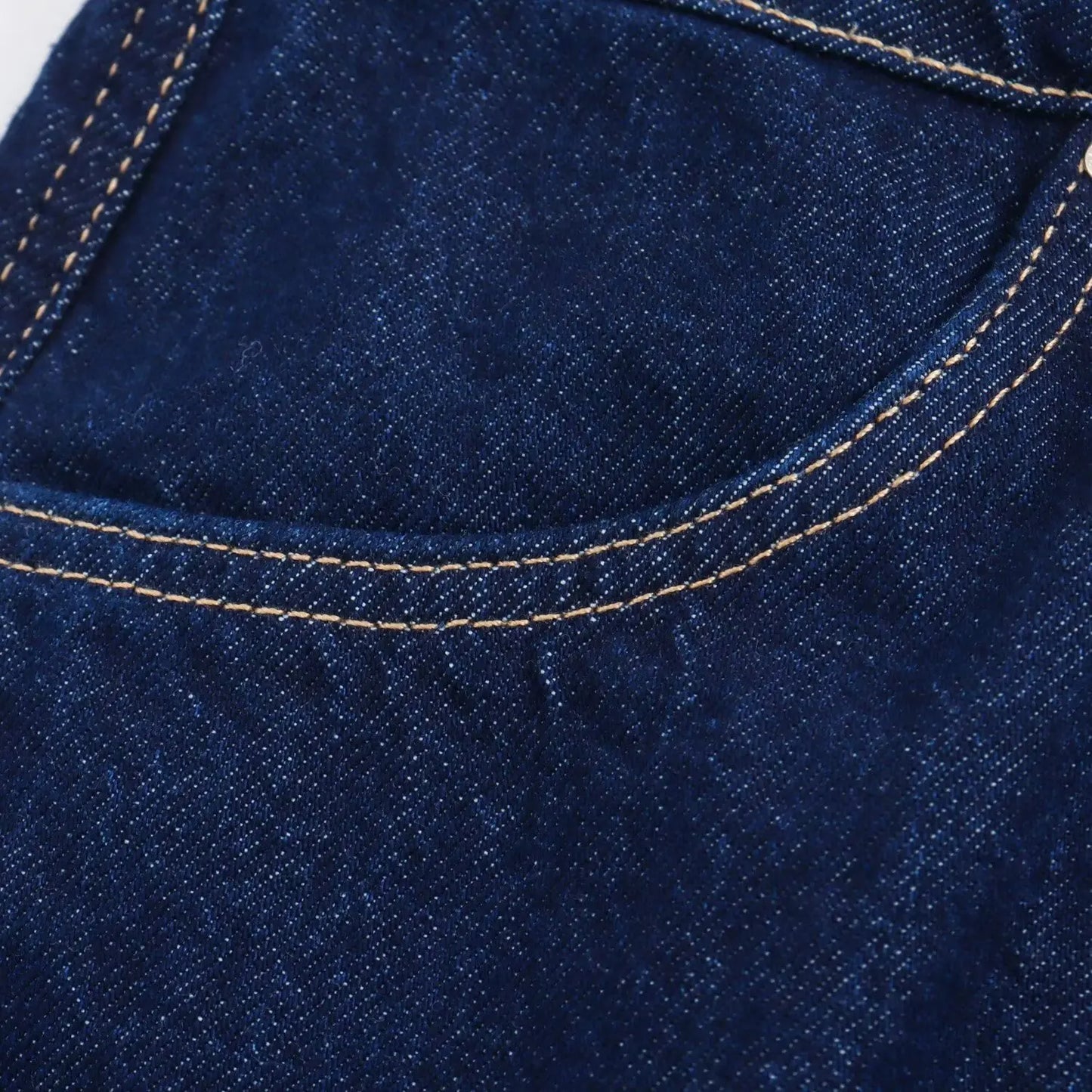 Conjunto feminina em jeans: camisa colarinho degotado com manga curta e bolso decoração + shorts cintura média assimétricos