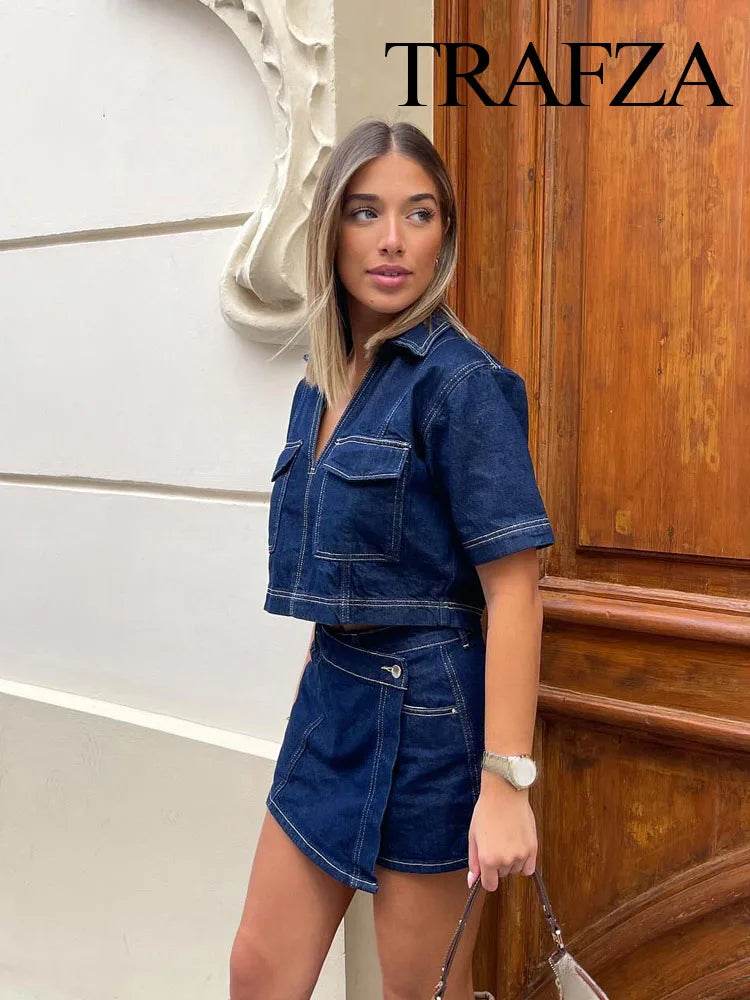 Conjunto feminina em jeans: camisa colarinho degotado com manga curta e bolso decoração + shorts cintura média assimétricos
