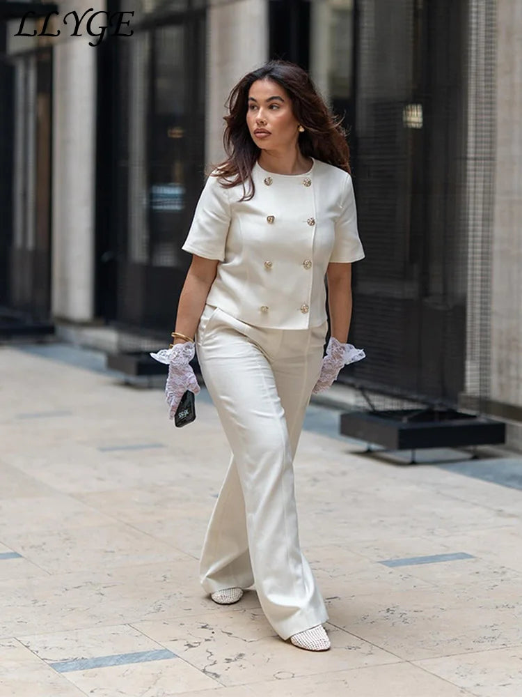 Conjunto Elegance de duas peças: com colete (tipo blazer) de manga curta e calça perna larga