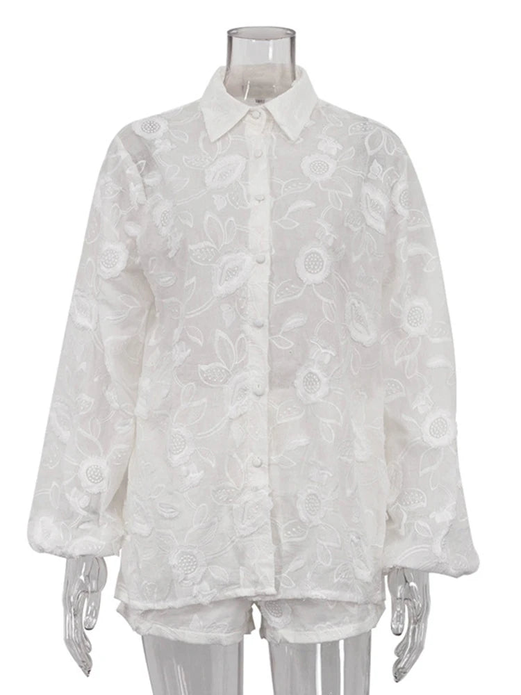Conjunto feminino duas peças: moda primavera/verão com shorts solto e camisa longa