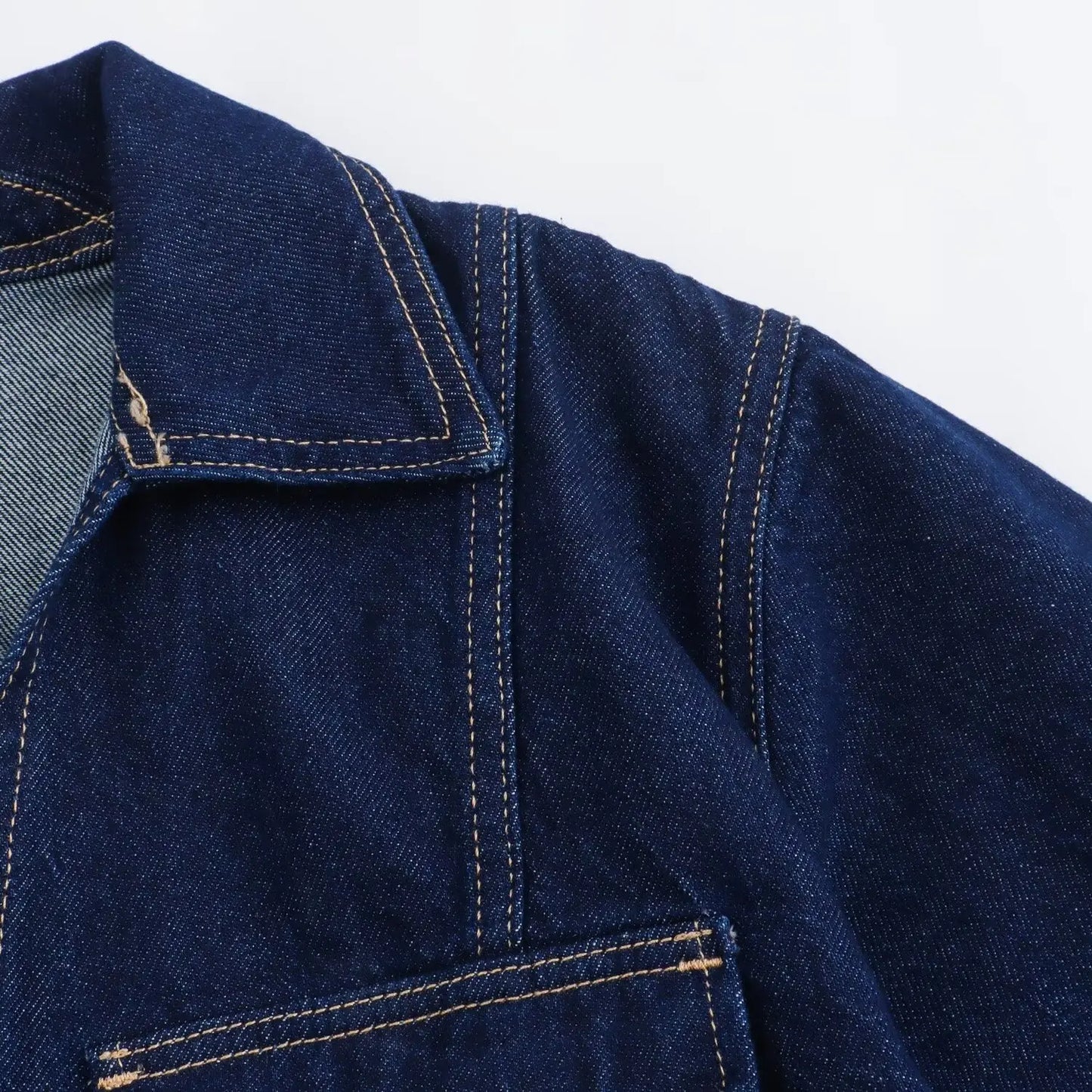 Conjunto feminina em jeans: camisa colarinho degotado com manga curta e bolso decoração + shorts cintura média assimétricos