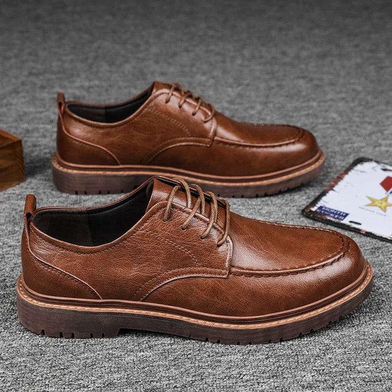 Sapato Masculino Brogue de couro: casual, de couro genuíno.