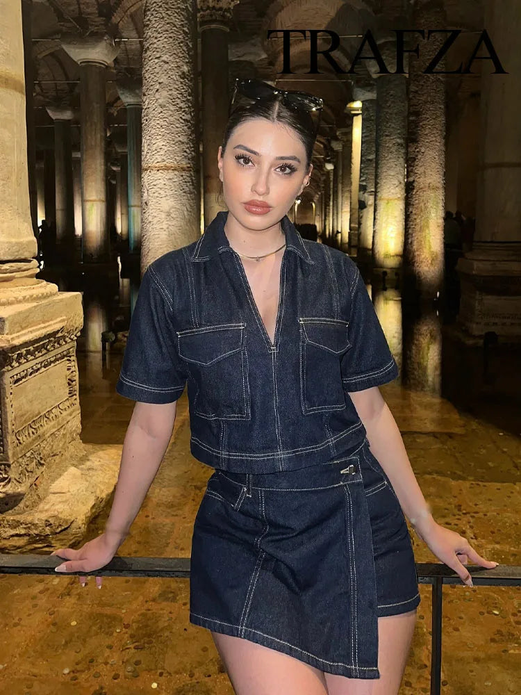 Conjunto feminina em jeans: camisa colarinho degotado com manga curta e bolso decoração + shorts cintura média assimétricos