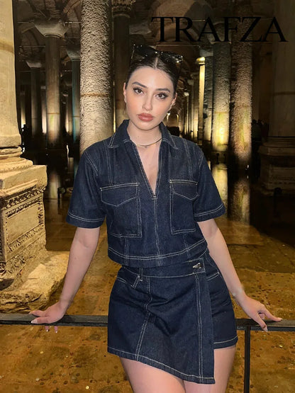 Conjunto feminina em jeans: camisa colarinho degotado com manga curta e bolso decoração + shorts cintura média assimétricos