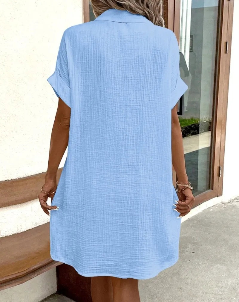 Camisa Vestido solto, minimalista com decote em V, botão acima, algodão e linho branco, manga curta e com bolso casual