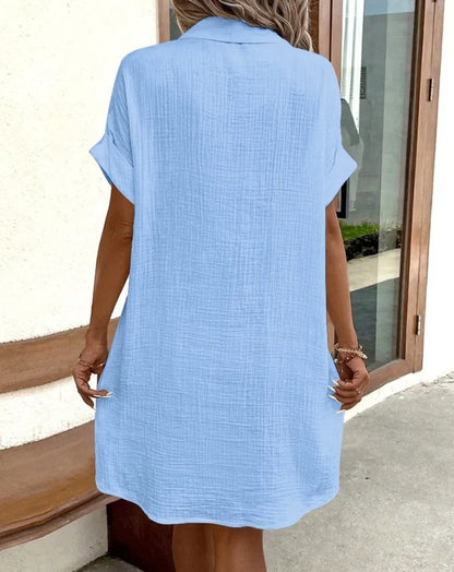 Camisa Vestido solto, minimalista com decote em V, botão acima, algodão e linho branco, manga curta e com bolso casual