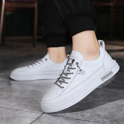Novo casual masculino de couro: antiderrapante: moda confortável tênis, solado plano