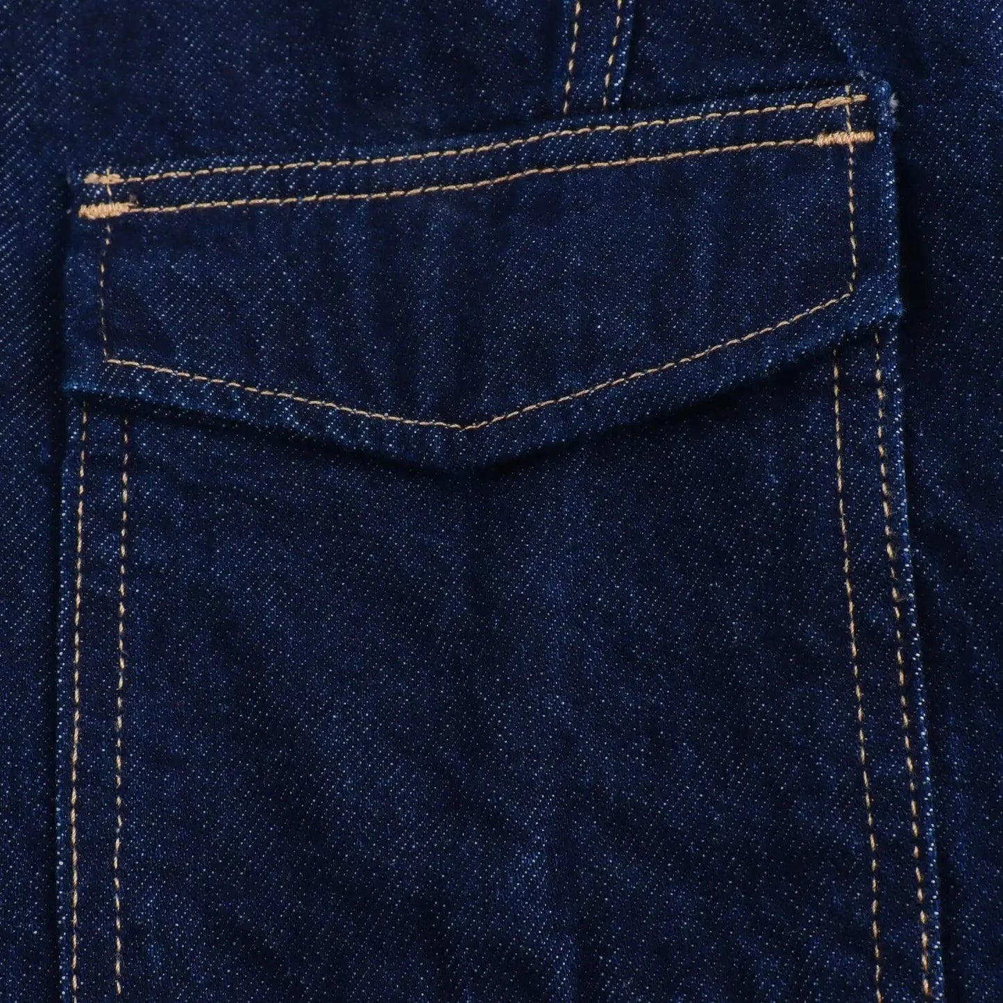 Conjunto feminina em jeans: camisa colarinho degotado com manga curta e bolso decoração + shorts cintura média assimétricos