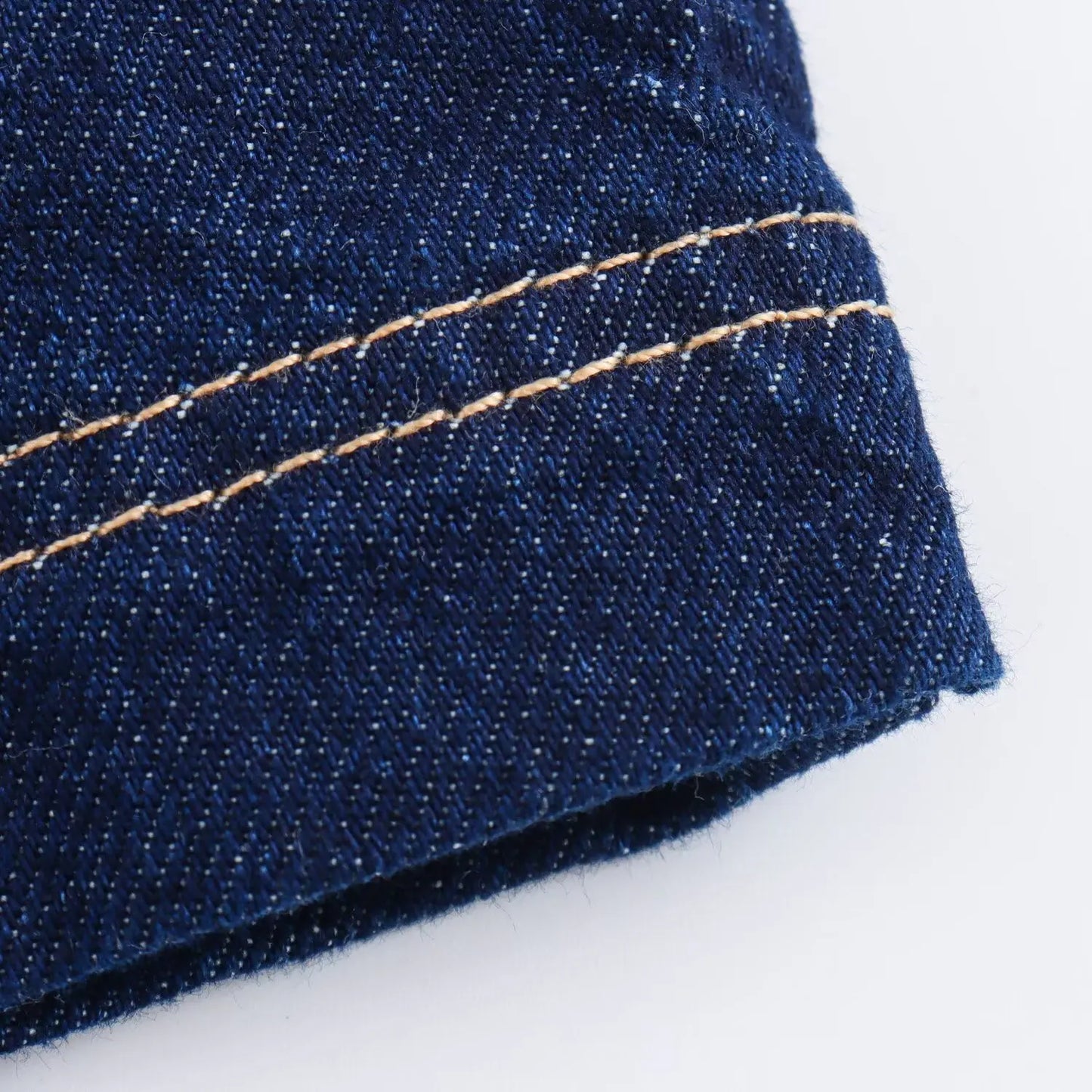Conjunto feminina em jeans: camisa colarinho degotado com manga curta e bolso decoração + shorts cintura média assimétricos